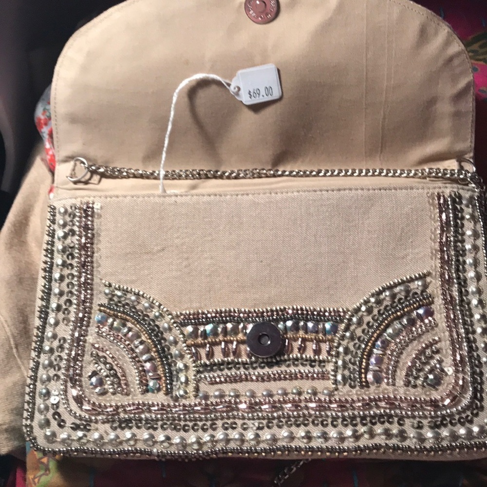2 Chic Beaded Clutch. NWT - Picture 10 of 14